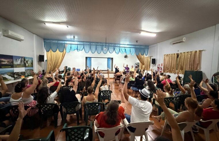 PROFESSORES MANTÊM ESTADO DE GREVE E VÃO PROTESTAR NA TERÇA EM FRENTE À PREFEITURA