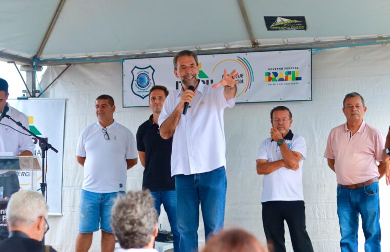 Itaipu entrega equipamentos para auxiliar trabalho de pescadores de Pontal do Paraná
