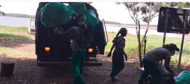 Secretaria de Meio Ambiente se une a pescadores em campanha de limpeza do Lago de Itaipu