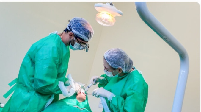 Serviço de Implantes dentários transforma sorrisos e reduz fila histórica na saúde bucal de Foz