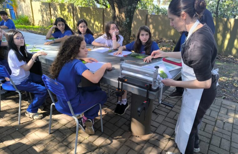 Exposição “Margens de Si” de Gabriela Queiroz, chega a Foz do Iguaçu com programação gratuita.