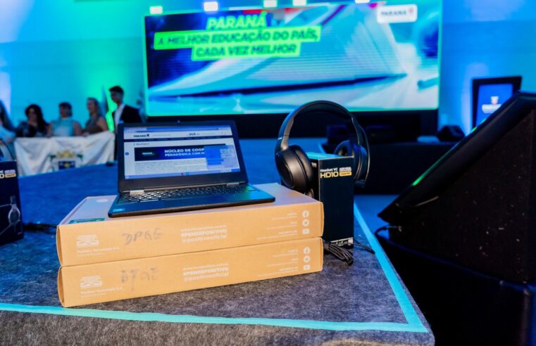 Matheus Vermelho entrega kits tecnológicos para 14 escolas de Foz do Iguaçu