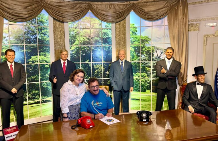 Apresentador Ratinho é eternizado no Museu de Cera em Foz do Iguaçu