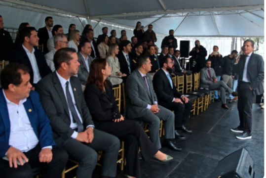 Chuva é bênção de Deus que vem para dar largada ao aniversário da nossa cidade”, afirma prefeito de Foz do Iguaçu