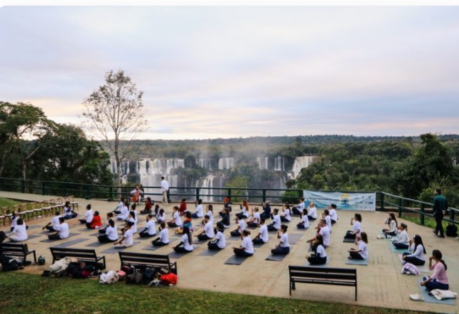 Dia Internacional do Yoga é celebrado em Foz do Iguaçu com programação especial e presença do Embaixador da Índia