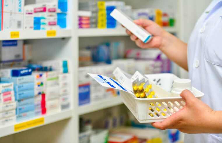 Projeto aprovado na Câmara permite acesso a medicamentos do SUS com prescrição particular
