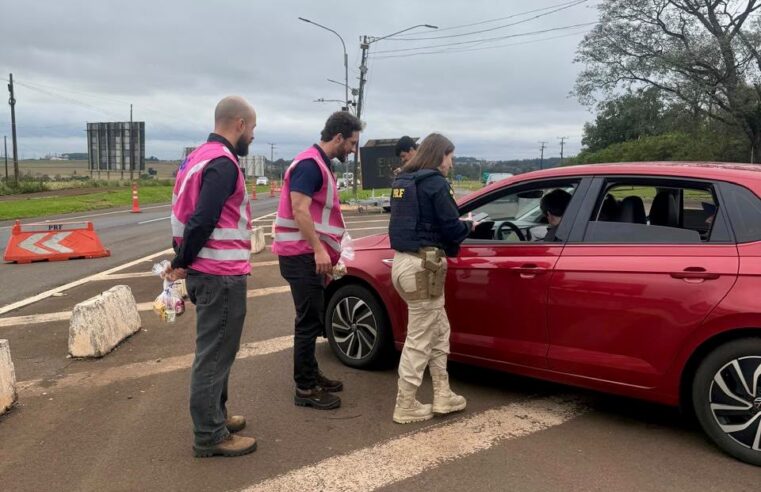 PRF realiza ação em referência aos 20 anos da Lei Maria da Penha durante o Agosto Lilás em Santa Terezinha de Itaipu (PR)