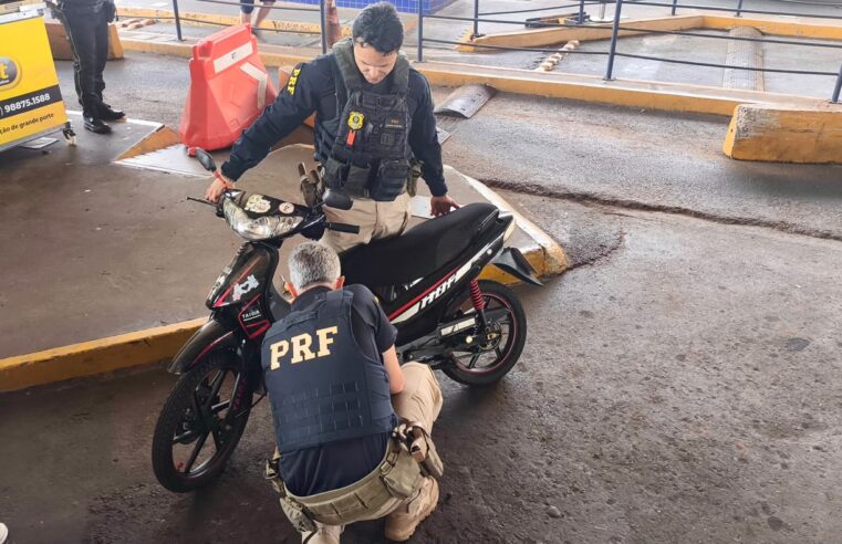 PRF recupera motocicleta que ostentava placa de outro veículo na Ponte da Amizade, em Foz do Iguaçu (PR)