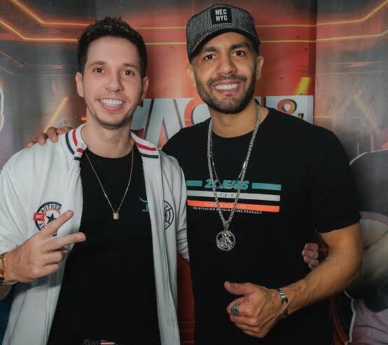 Cacio e Marcos comandam show nacional em noite retrô do sertanejo em Foz do Iguaçu