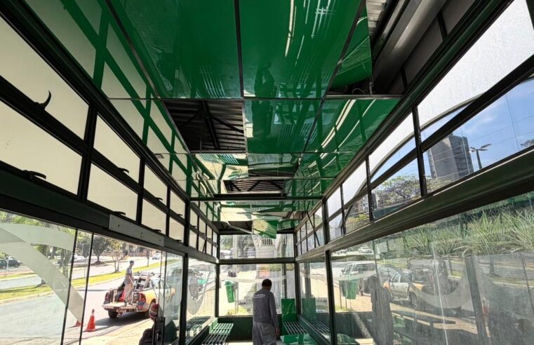 Ponto de ônibus climatizado é alvo de vandalismo em Foz do Iguaçu