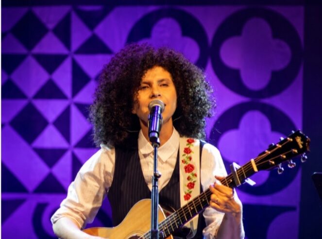 Cantora Roberta Campos faz show na abertura da 21ª Feira do Livro de Foz do Iguaçu