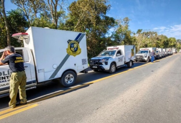 Fila de viaturas do IML impressiona em acidente no Paraná