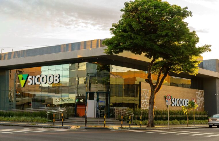 Sicoob aposta em atendimento humano enquanto bancos reduzem presença