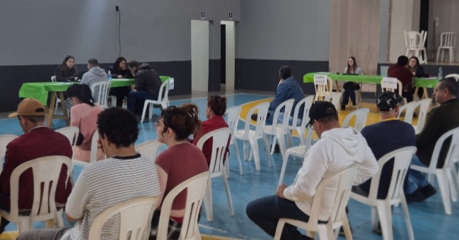Em busca de uma nova oportunidade, cerca de 120 moradores do Portal da Foz participam de mutirão de empregos