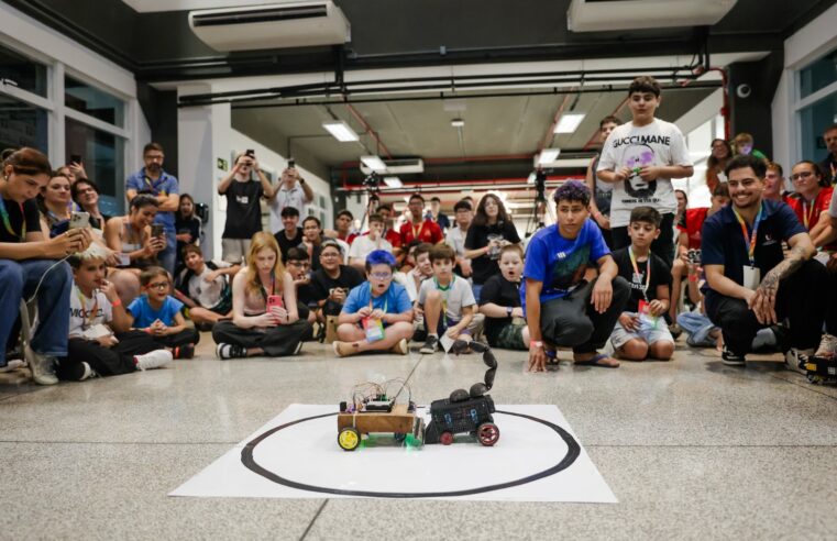 Construção de robô lutador com blocos e montagem de videogame estão entre as atrações abertas ao público no Latinoware 2026