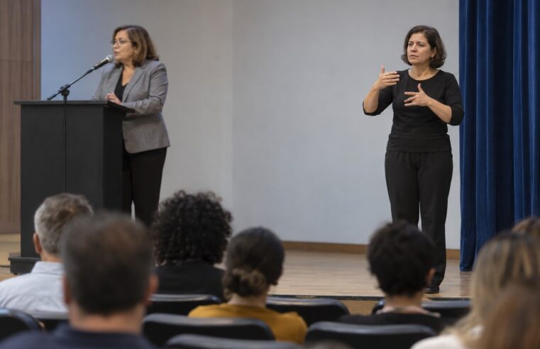 Projeto propõe melhorar acessibilidade em eventos com intérprete de Libras em Foz